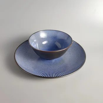 Керамични съдове чаша, чиния, определени синьо и бяло райе стил японски корейски стил ретро чиста червена чиния с 1