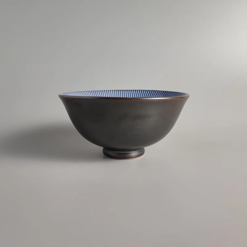 Керамични съдове чаша, чиния, определени синьо и бяло райе стил японски корейски стил ретро чиста червена чиния с 3